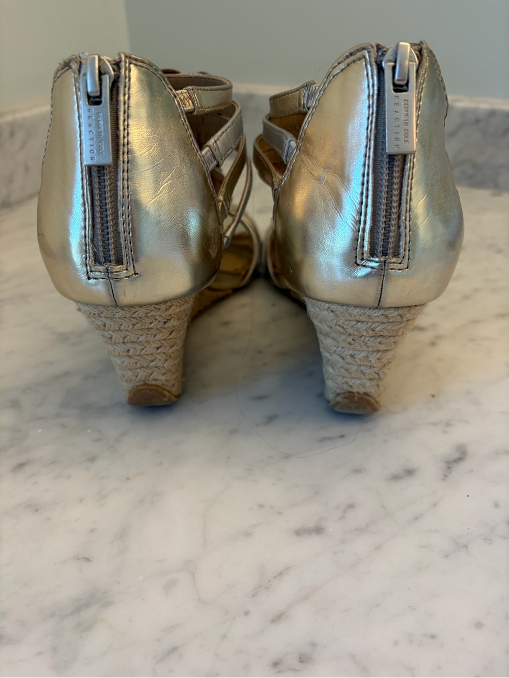 Kenneth Cole Cedar Leader Wedge Sandals in Light Gold, size 9 - Picture 3 of 5